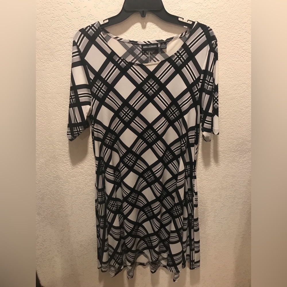 Woman’s White/Black Plaid Nina Leonard Stretchy Dress Large